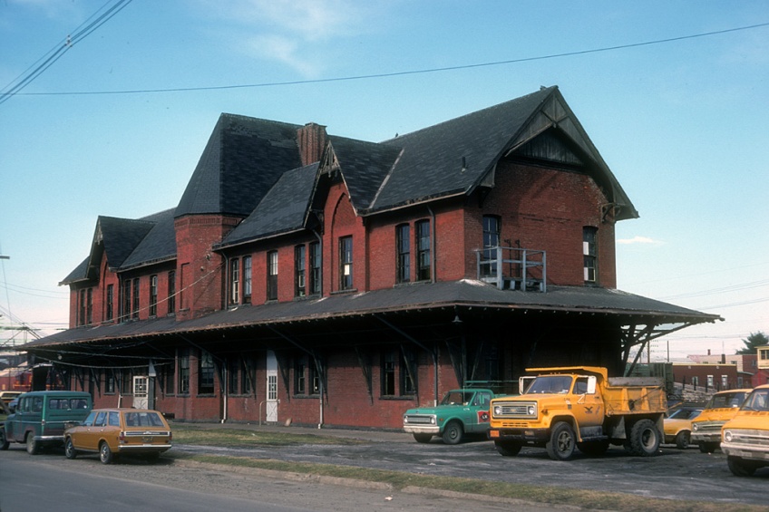 LV depot – Sayre, Pa – 3-31-76 (Credit John Dziobko Jr.) | Rock on Trains